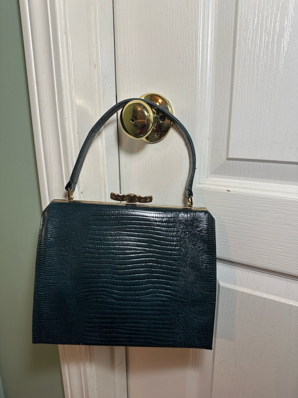 Vintage 1950s/60s Coquette New York Black Faux Lizard Frame Kisslock Bag